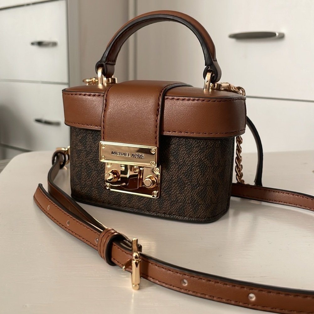 Mini trunk crossbody